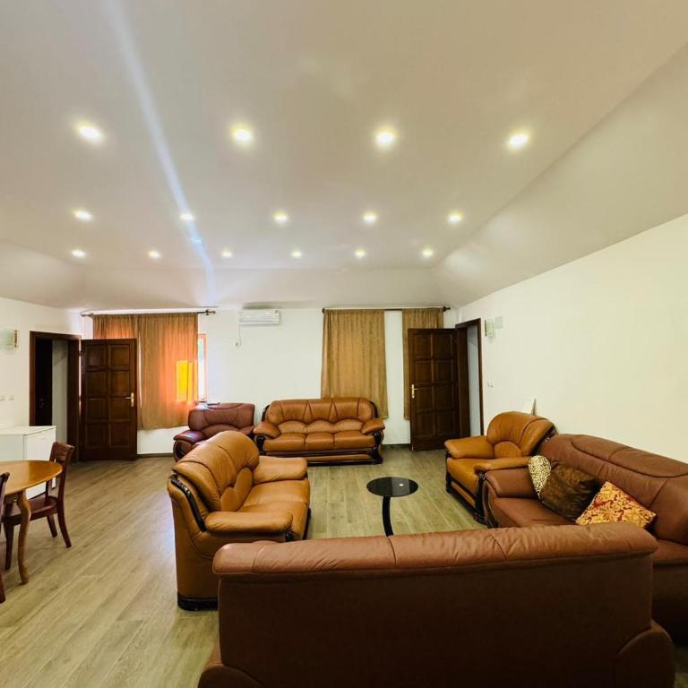 Holiday Home with Private Pool - Villa - 10