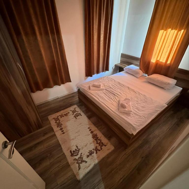 Holiday Home with Private Pool - Villa - 11