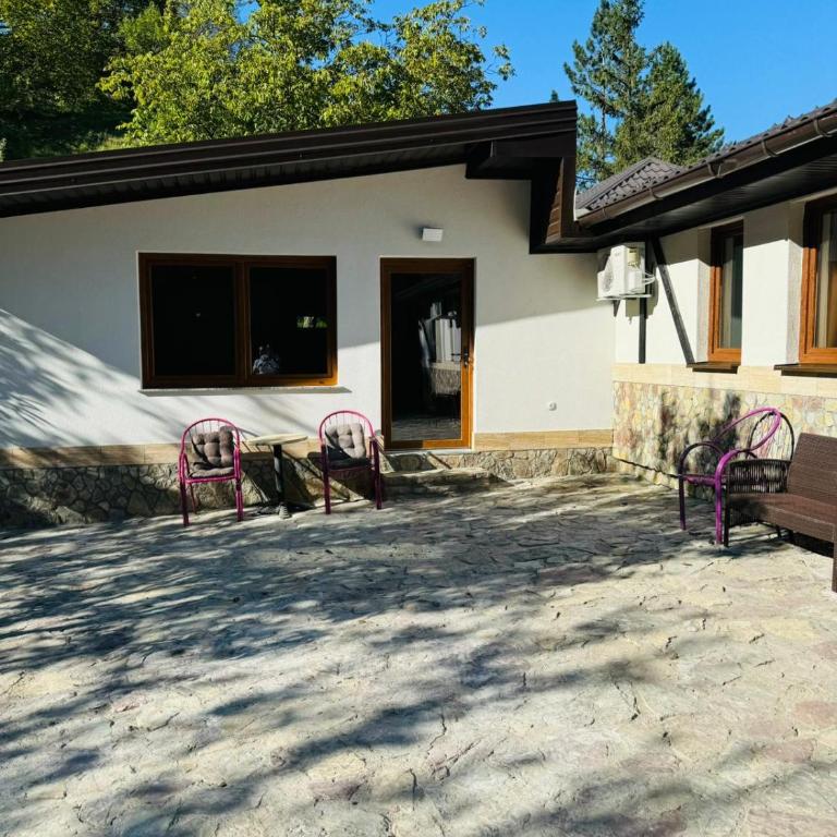 Holiday Home with Private Pool - Villa - 13