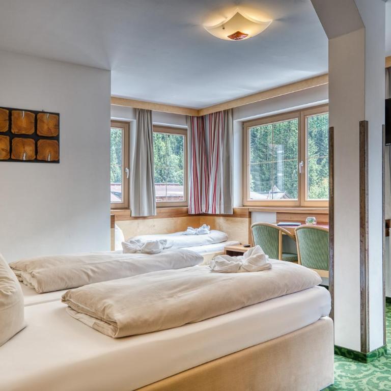 SonnenHOF hotel gerlos centrum - Comfort Dreibettzimmer mit Balkon - 2