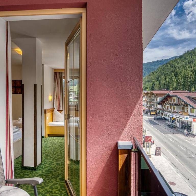 SonnenHOF hotel gerlos centrum - Comfort Dreibettzimmer mit Balkon - 6