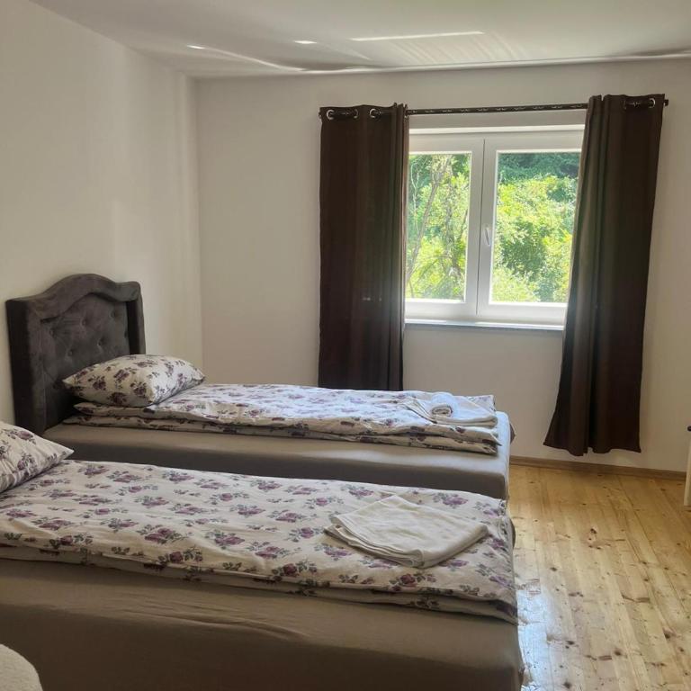 Lovely Riverline Apartment - Two-Bedroom Apartment - 4