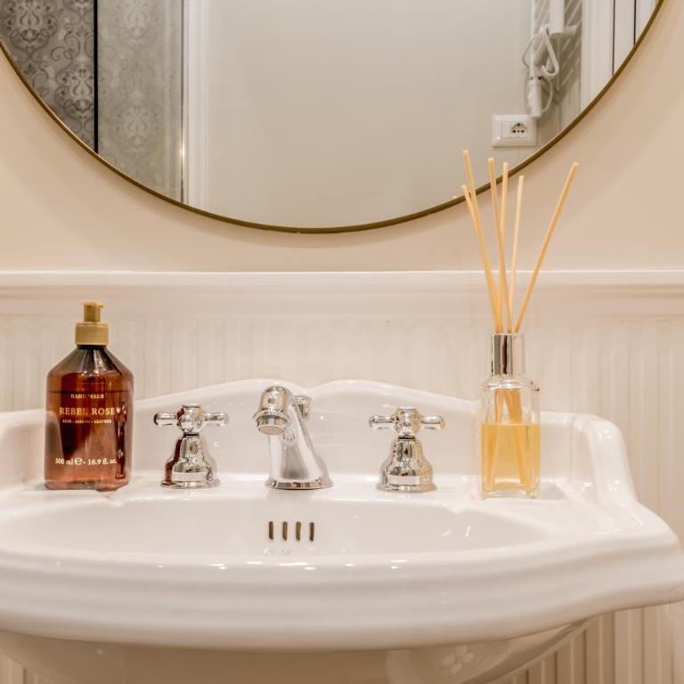 Queen of Rome Luxury Rooms - Deluxe Zimmer - 25