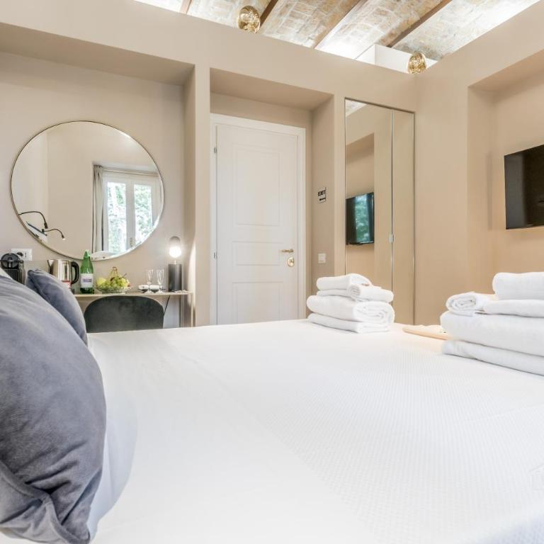 Queen of Rome Luxury Rooms - Deluxe Zimmer - 1