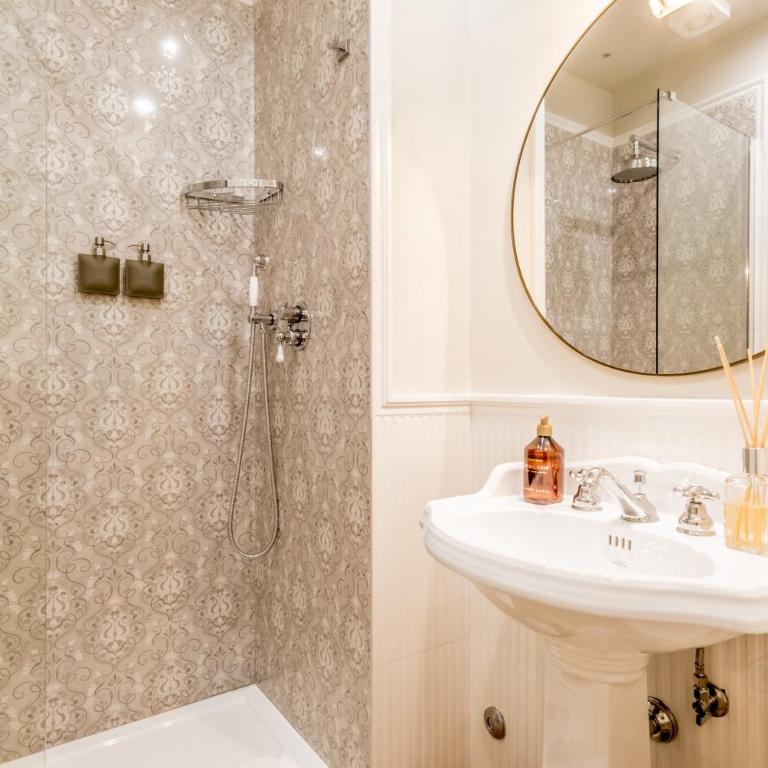 Queen of Rome Luxury Rooms - Deluxe Zimmer - 27