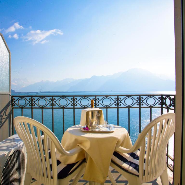 Hôtel du Grand Lac Excelsior - Standard Double Room with Balcony and Lake View - 4