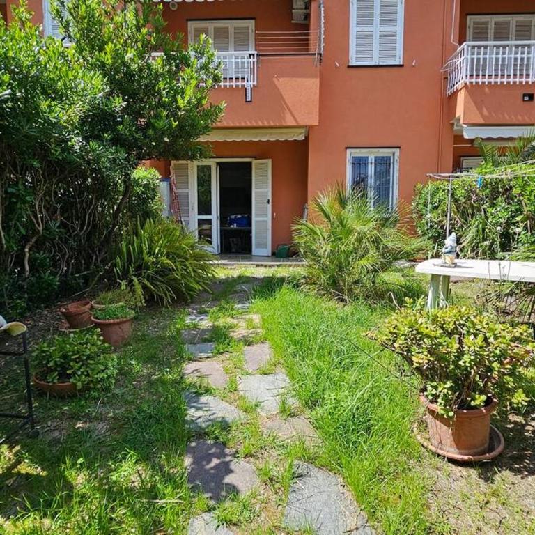 Ai Piani d'Invrea vicino al mare con giardino - Appartamento con 2 Camere da Letto - 2