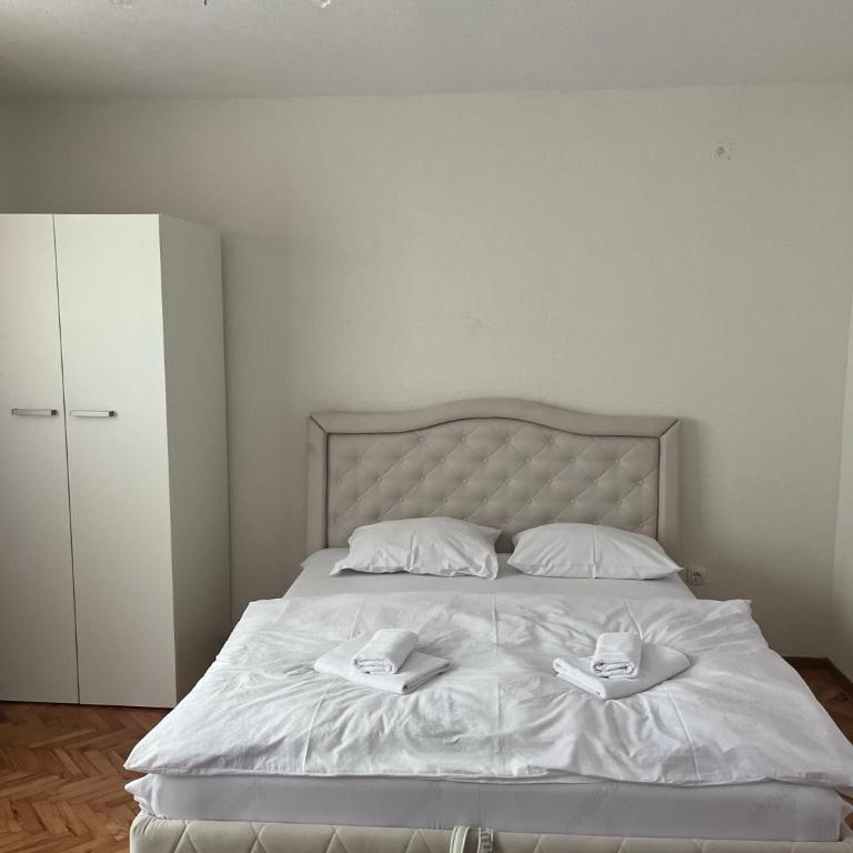 Big City House - Villa - 9