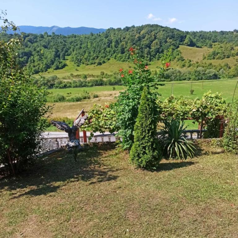 Retro Retreat Izačić - Three-Bedroom Apartment - 21