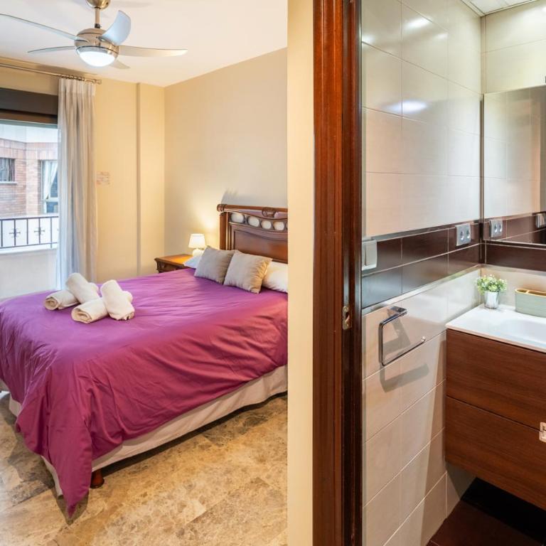 Gran apartamento centro Córdoba con parking gratis - Three-Bedroom Apartment - 1