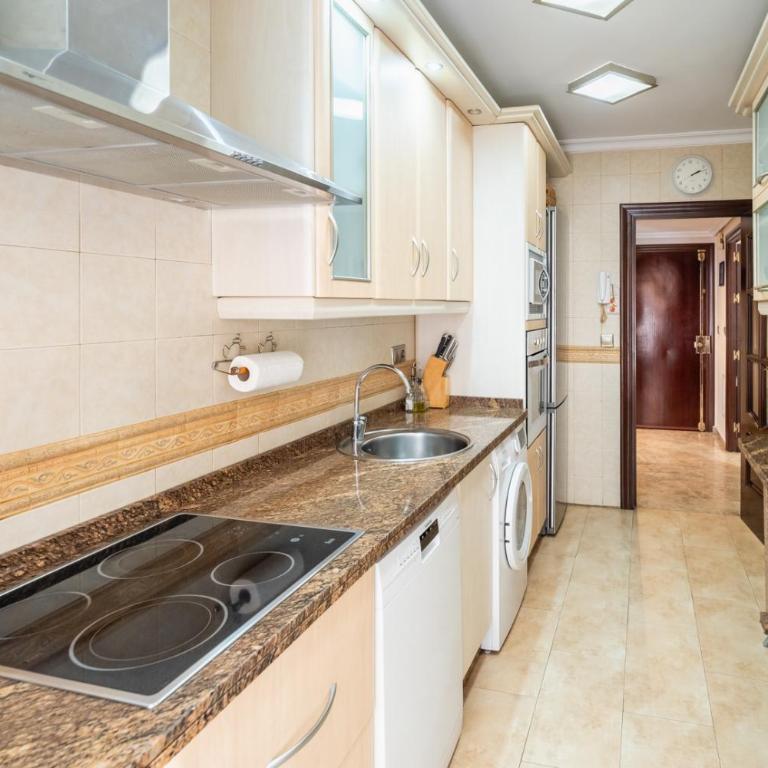 Gran apartamento centro Córdoba con parking gratis - Three-Bedroom Apartment - 17
