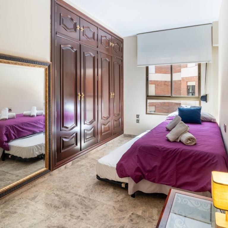 Gran apartamento centro Córdoba con parking gratis - Three-Bedroom Apartment - 4