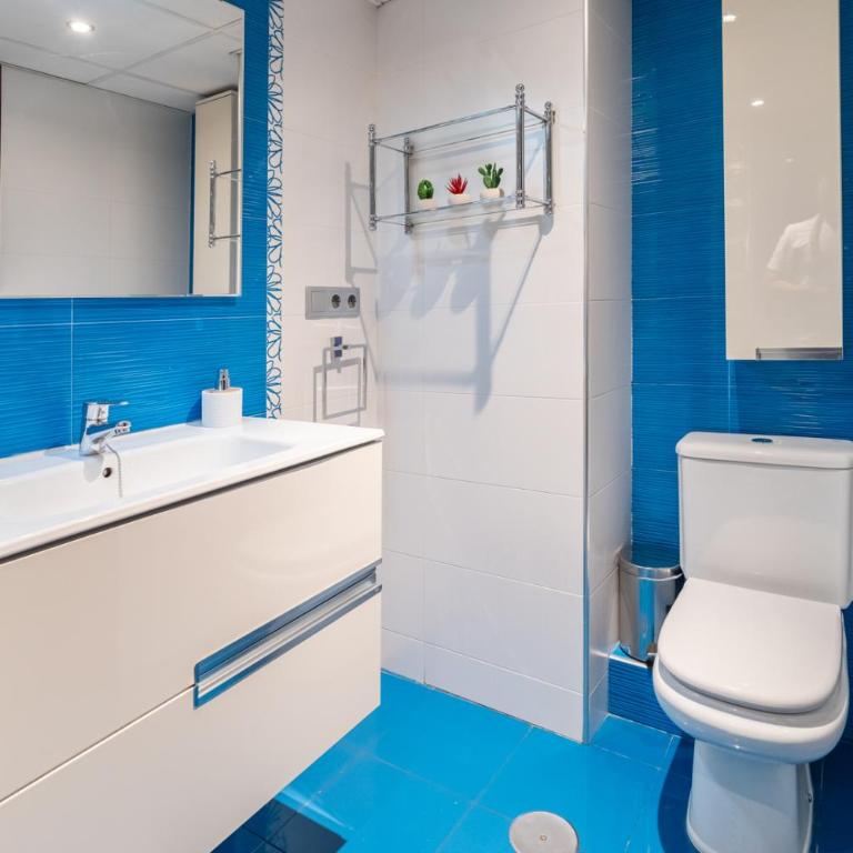 Gran apartamento centro Córdoba con parking gratis - Three-Bedroom Apartment - 7