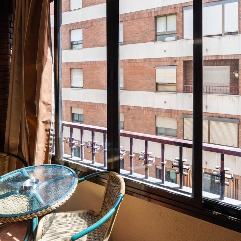 Gran apartamento centro Córdoba con parking gratis - Three-Bedroom Apartment - 30
