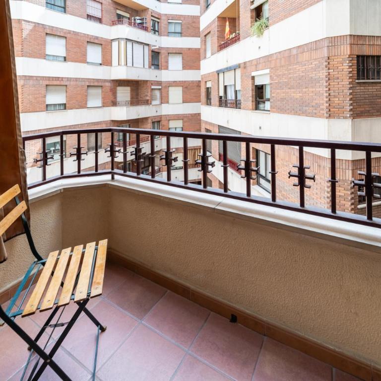 Gran apartamento centro Córdoba con parking gratis - Three-Bedroom Apartment - 47