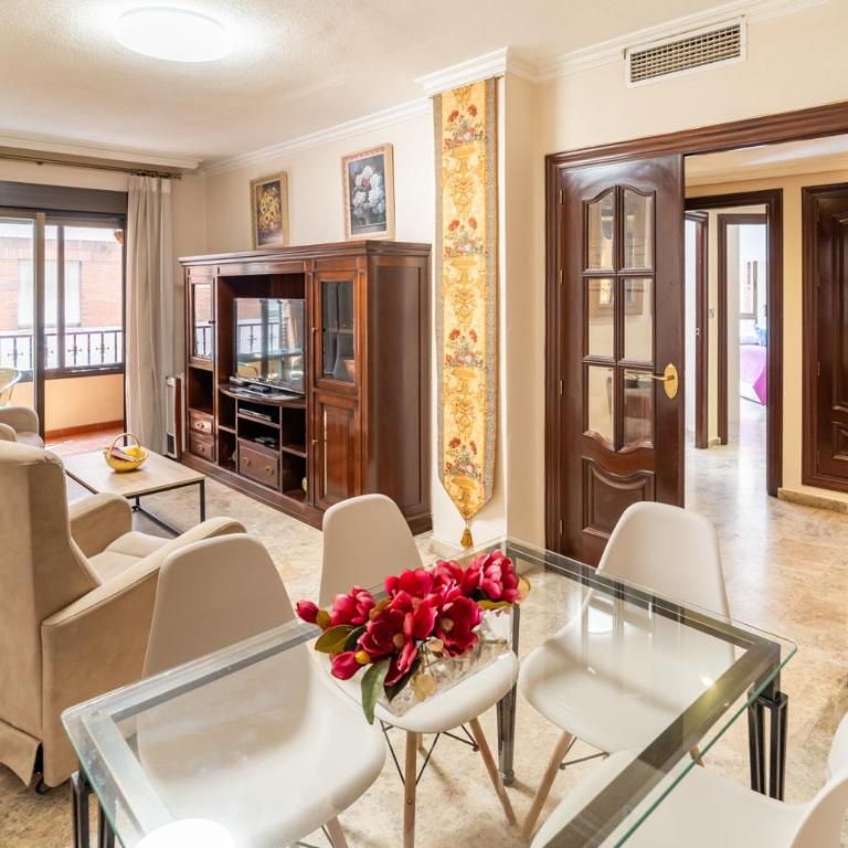 Gran apartamento centro Córdoba con parking gratis - Three-Bedroom Apartment - 2