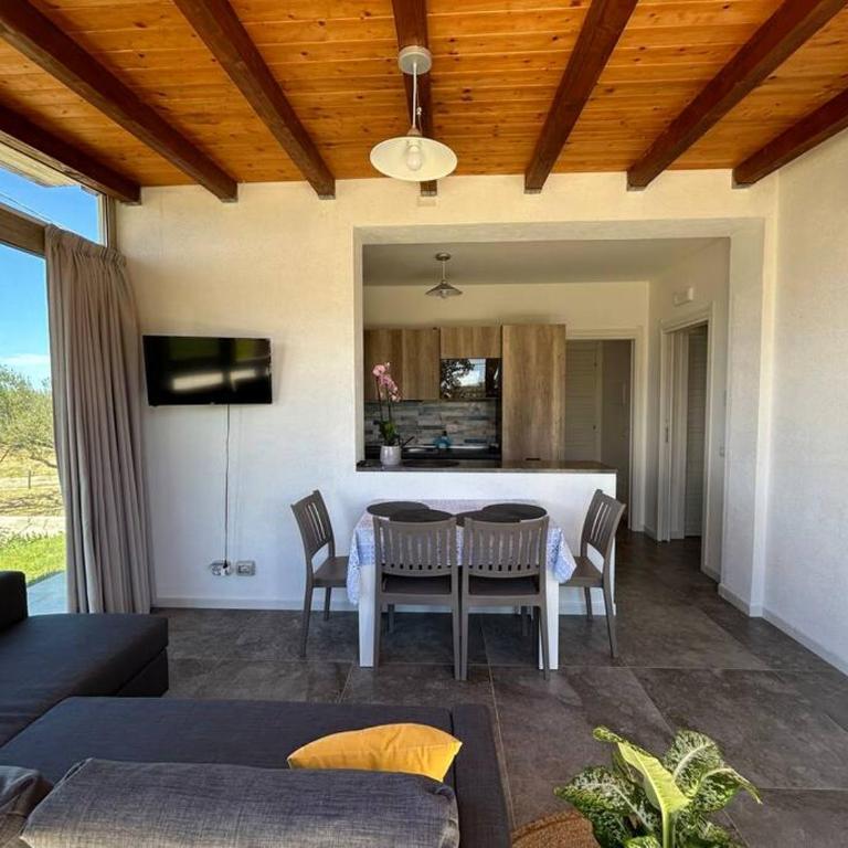 Sunset Holiday House - Two-Bedroom House - 14
