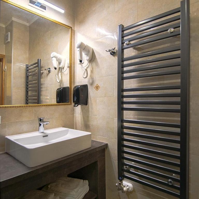 PLEASURE APARTMENTS - Deluks Dvokrevetna Soba sa Bračnim Krevetom - 15