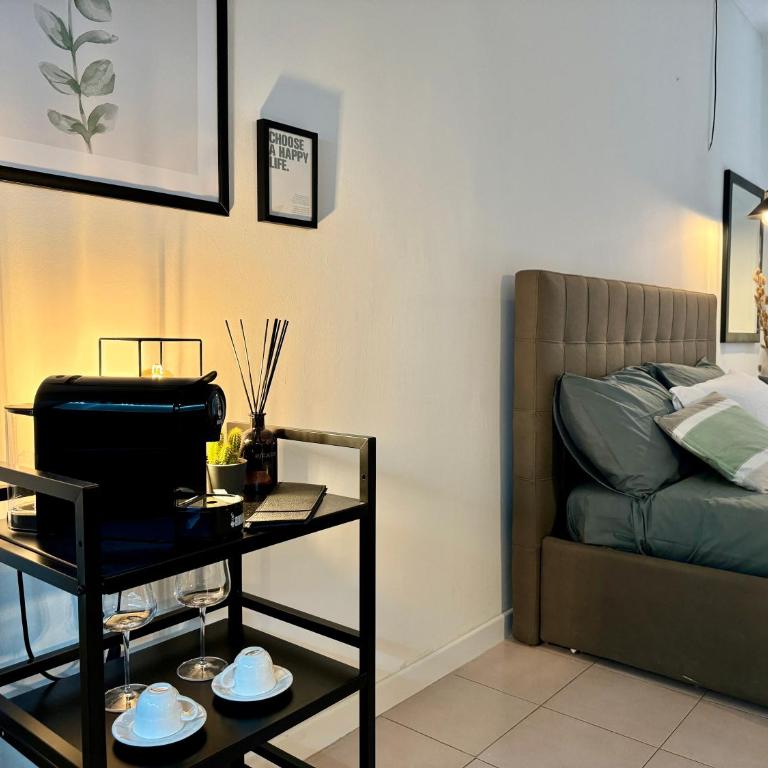 Elegant Apartment with Balcony, Free Parking, & WiFi - Appartamento con 1 Camera da Letto - 6
