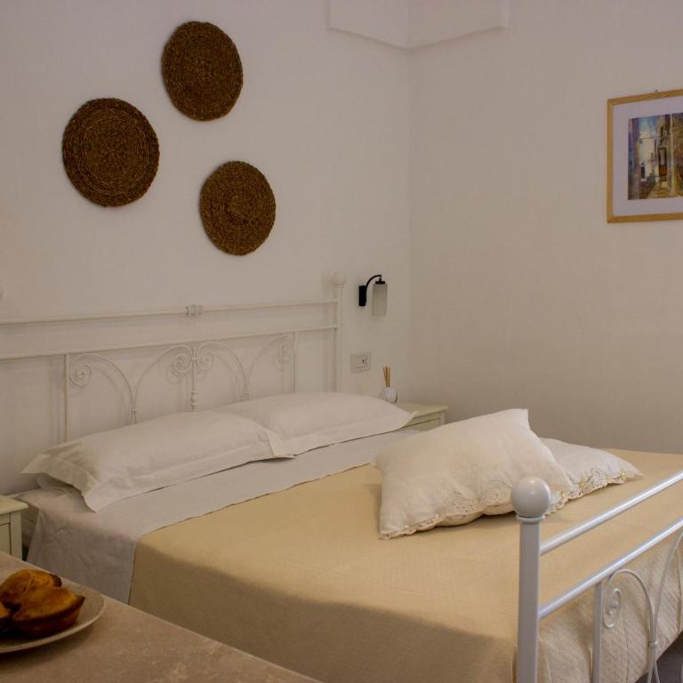 HOSTuni - Double Room with Private Bathroom - 2