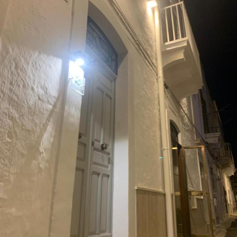 HOSTuni - Double Room with Balcony - 5