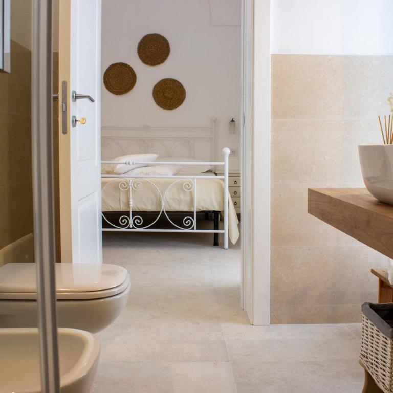 HOSTuni - Double Room with Private Bathroom - 11