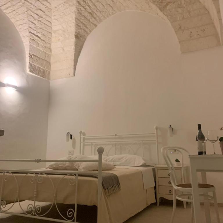HOSTuni - Double Room with Balcony - 1