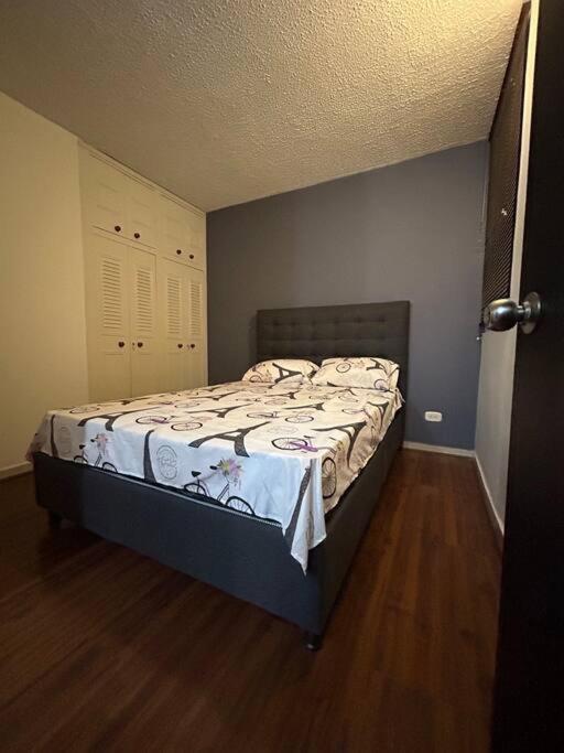 Hermoso apartamento en Ibagué - Three-Bedroom Apartment - 10