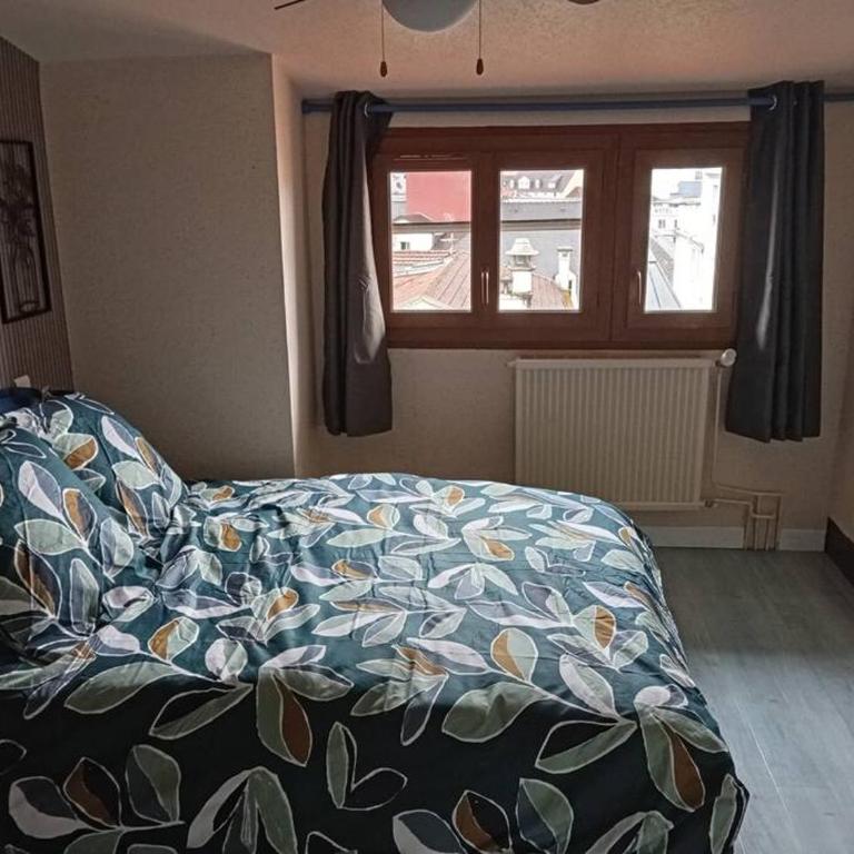 Sanctuaire Lourdes 180 M2 duplex 5 chambres 15 voyageurs 10 lits balcon - Apartment - 5