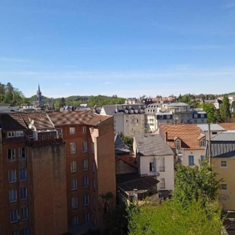 Sanctuaire Lourdes 180 M2 duplex 5 chambres 15 voyageurs 10 lits balcon - Apartment - 46