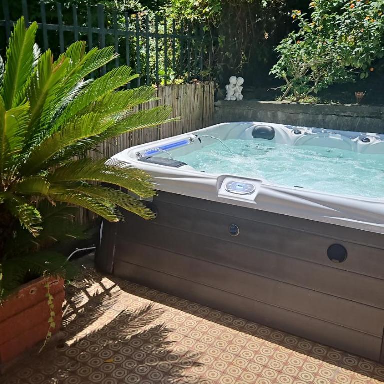 Rapallo 2-Bed Apartment Sleeps 5 with Hot Tub - Appartamento - 10