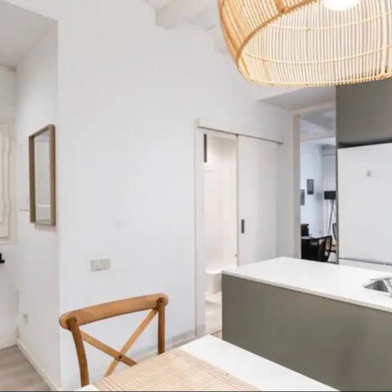 Stylish apartment in Plaça Espanya - Two-Bedroom Apartment - 11