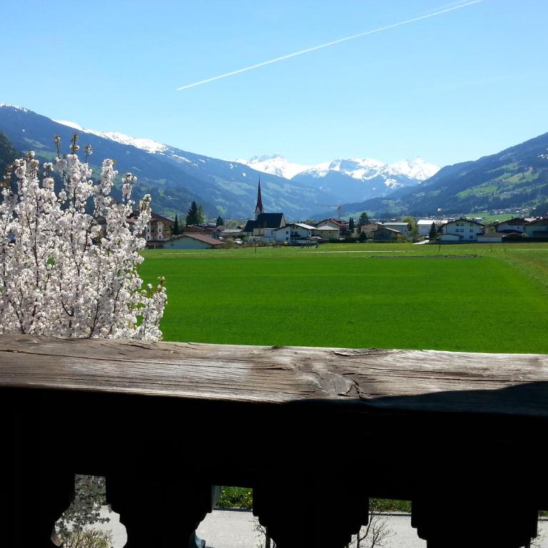 Apart Tyrol - Three-Bedroom Apartment with Balcony - 6