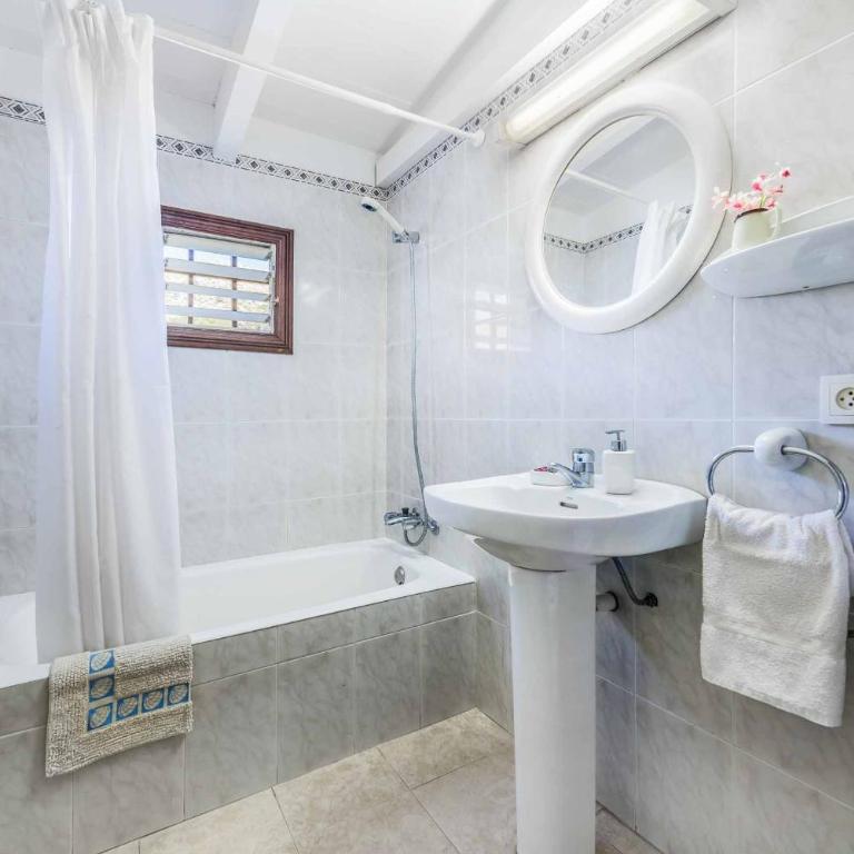 Can Papalaya - Three-Bedroom Villa - 21