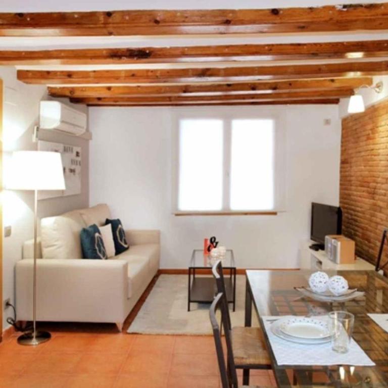 Apartamento Céntrico en Edificio Histórico con Encanto para Familias, Hasta 5 Personas - ES-341-1 - Apartment - 1
