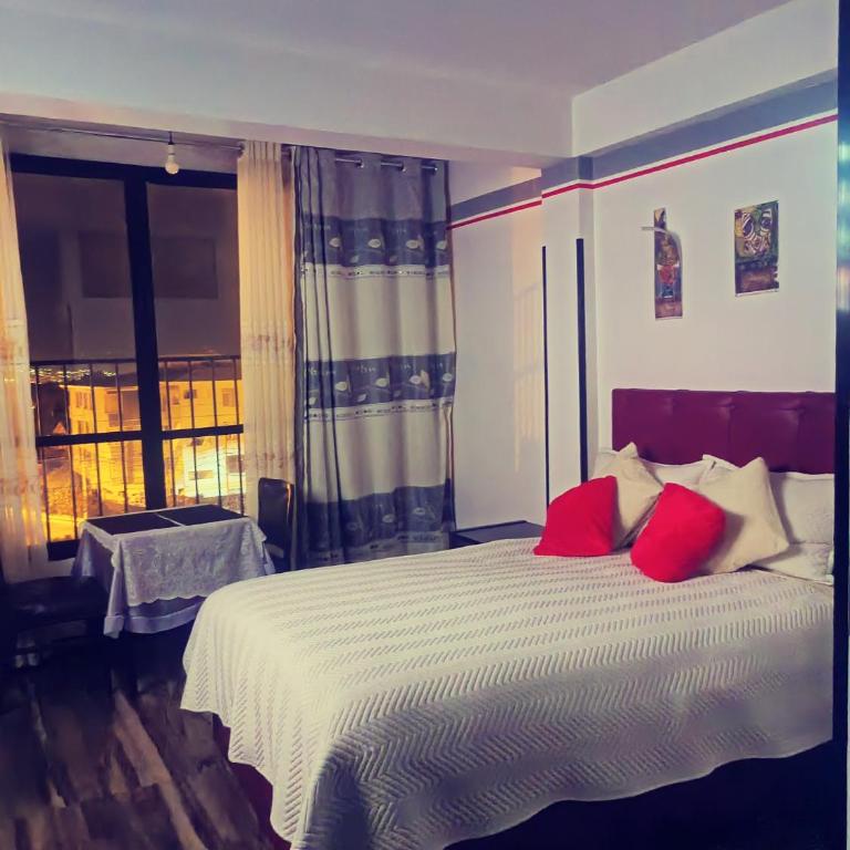 Casa Qura Qura - Habitación con cama extragrande y vistas a la montaña - 9