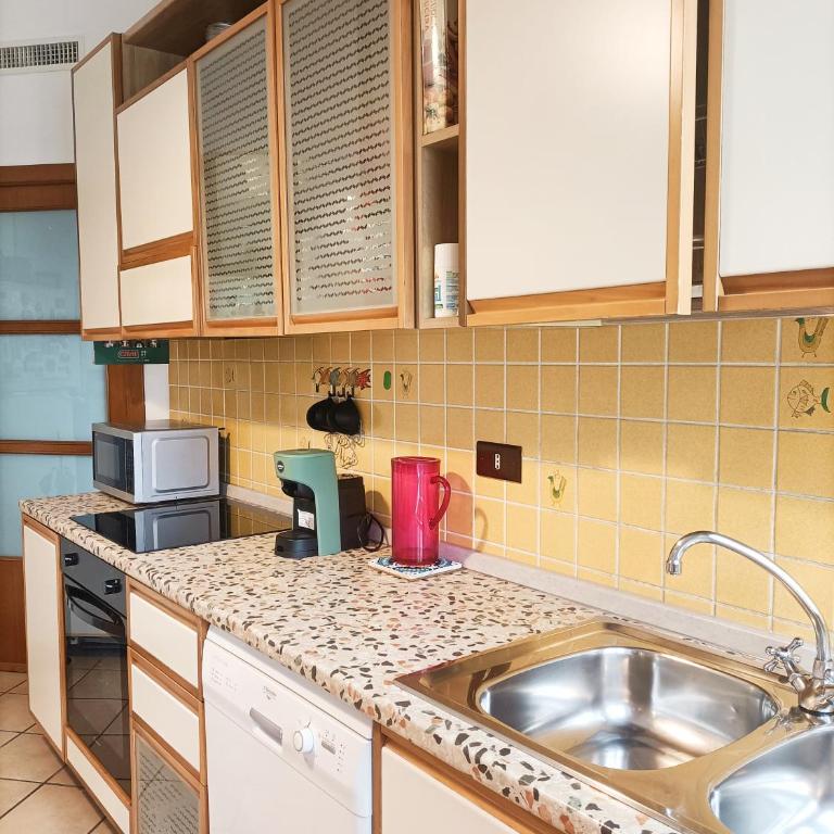 Bright Port View Apartment- Secondary Entrance Free Parking - Appartamento con 2 Camere da Letto - 5