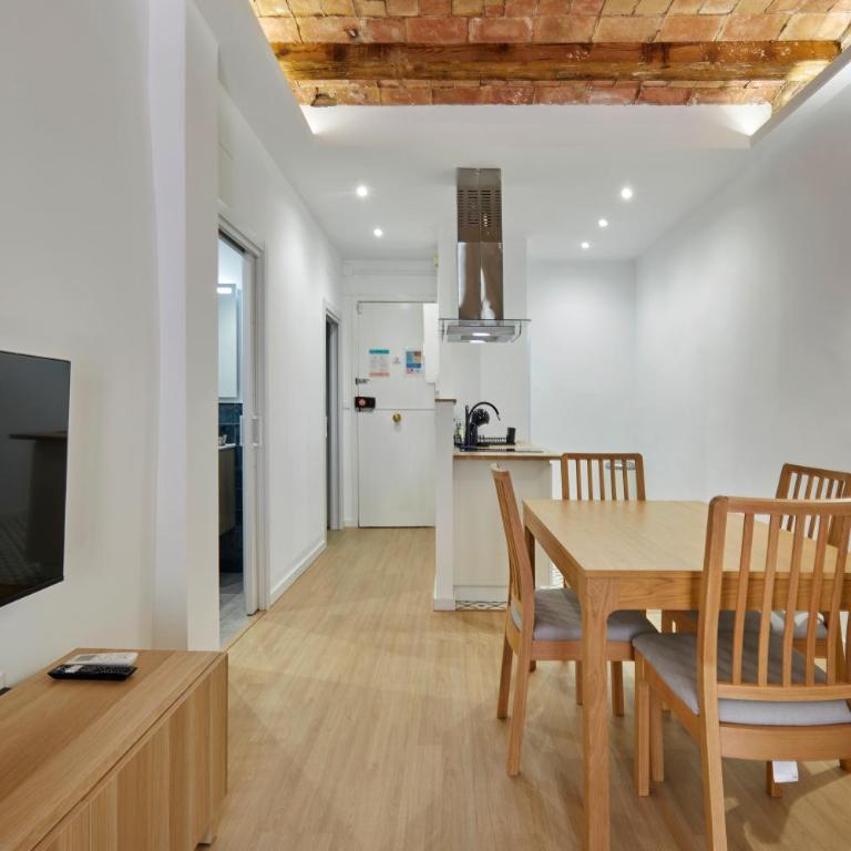 Stylish typical BCN flat - Two-Bedroom Apartment - 2