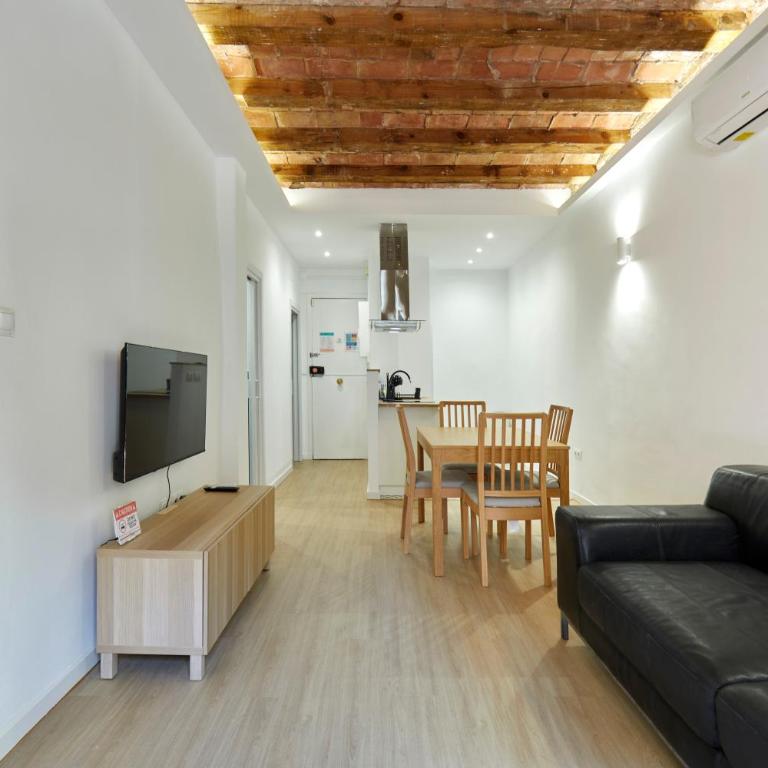 Stylish typical BCN flat - Two-Bedroom Apartment - 10