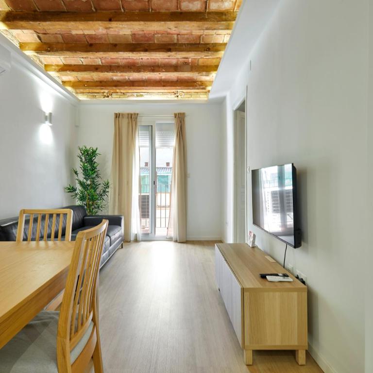 Stylish typical BCN flat - Two-Bedroom Apartment - 9