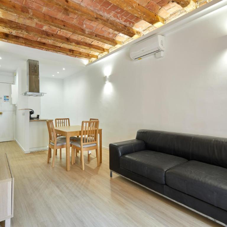 Stylish typical BCN flat - Two-Bedroom Apartment - 15