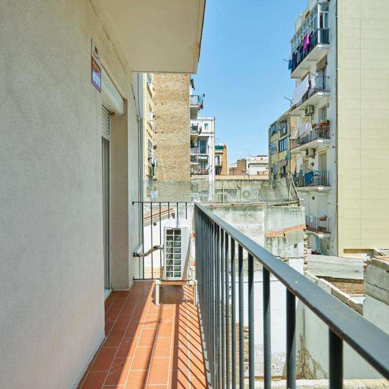 Stylish typical BCN flat - Two-Bedroom Apartment - 23