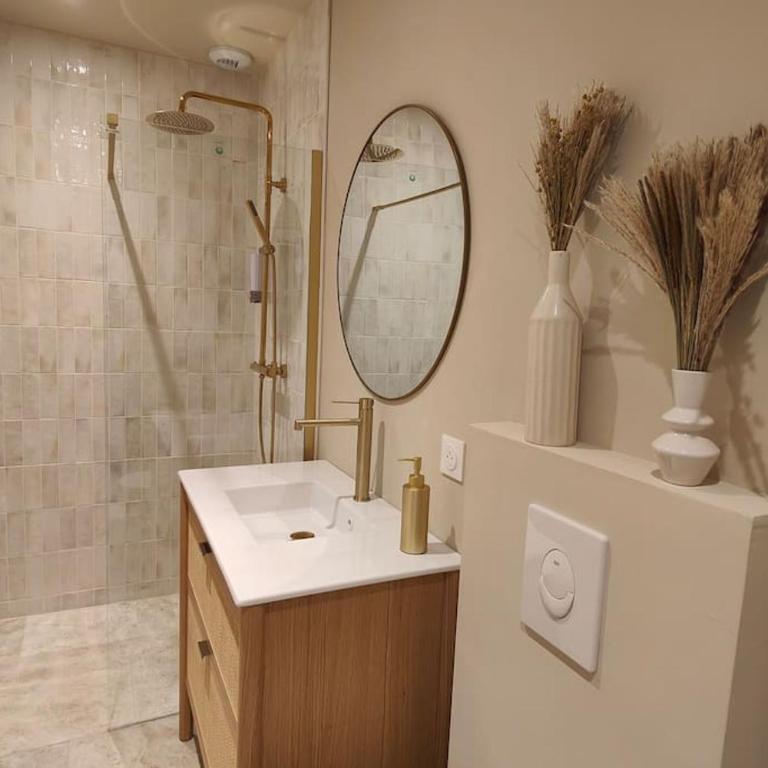 Appartement Jasmin Jacuzzi Piscine - Two-Bedroom Apartment - 8