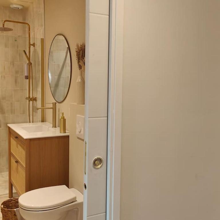 Appartement Jasmin Jacuzzi Piscine - Two-Bedroom Apartment - 9