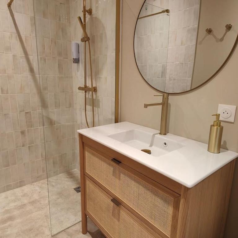 Appartement Jasmin Jacuzzi Piscine - Two-Bedroom Apartment - 10