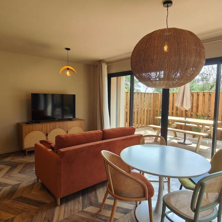 Appartement Jasmin Jacuzzi Piscine - Two-Bedroom Apartment - 4