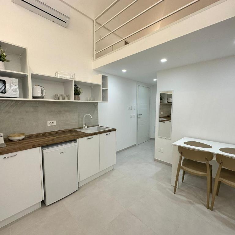 Hary Home Exclusive Rooms - Camera Matrimoniale Deluxe - 4