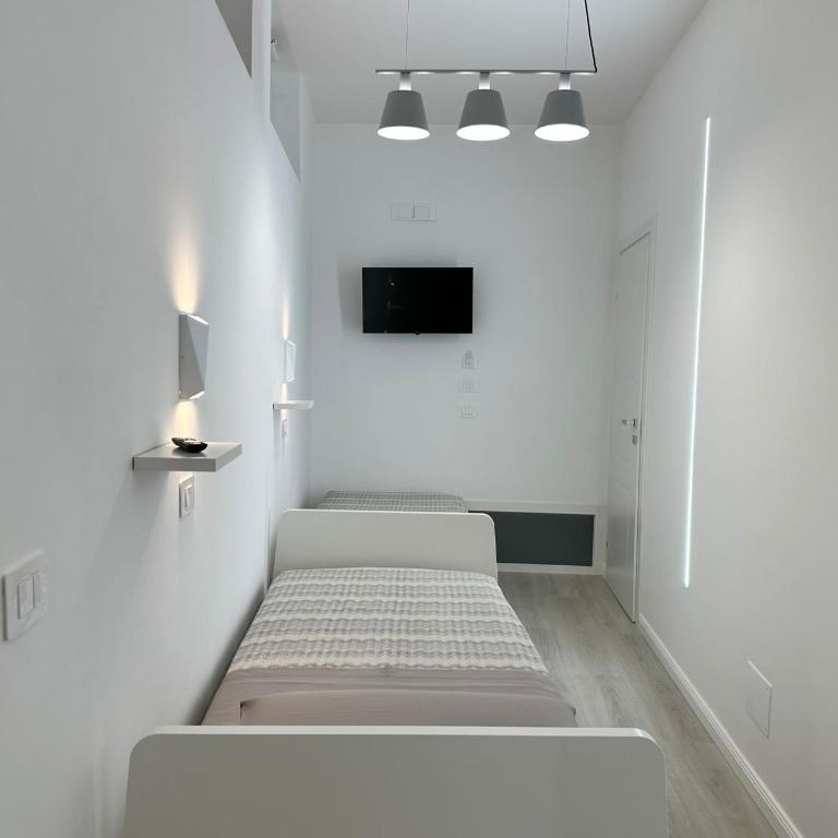 Hary Home Exclusive Rooms - Camera Doppia con Letti Singoli - 5