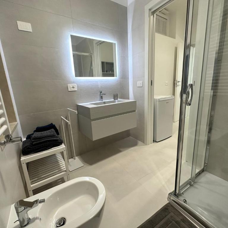 Hary Home Exclusive Rooms - Camera Doppia con Letti Singoli - 10