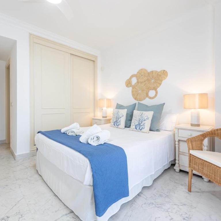 MARBELLA HOME RENTALS - Marina Banus, Puerto Banus, 2BR Best location, pool & parking - Two-Bedroom Apartment - 4